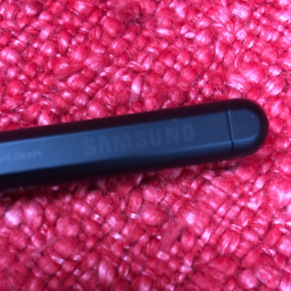 Black Samsung S Pen stylus with a silicone case - Picture 2 of 4